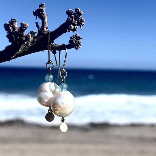 Oorbellen SIRENA | Blauwe vuuragaat & White pearl